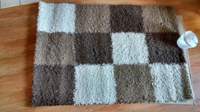 Brown/Beige Checkered Shag Rug in Ramstein, Germany