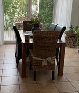Dinning table & 6 chairs in Stuttgart, GE