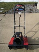 TORO Electric 1800 Power Curve Snowthrower/Snowblower in Naperville, Illinois