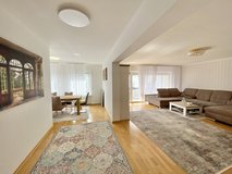 Wiesbaden, south-east 1442 sqft 3br spacious condo elevator, parking - 9min to Clay in Wiesbaden, GE