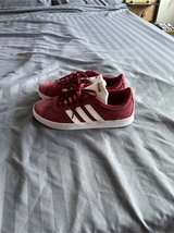 Adidas low top maroon shoes in Stuttgart, GE