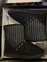 Girls boots 7/8 in Houston, Texas