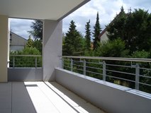3 BR, 3 min. Panzer, Beautiful modern apart. in prime location in Stuttgart, GE