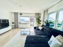 Hofheim modern 2br condo, fitted kitchen, parking, balcony 13 min to Clay in Wiesbaden, GE