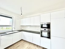 Wiesbaden-Bierstadt 3br duplex penthouse condo fitted kitchen parking patio 10min to Clay in Wiesbaden, GE