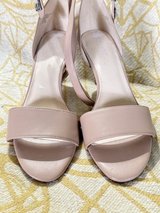 Woman’s Nine West heel 3 1/2 inch heel in Batavia, Illinois