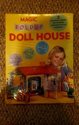 Vintage Magic Foldup Dollhouse (1960's) in Houston, Texas