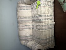Love seat great condition in Shorewood, Illinois