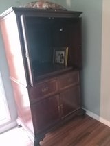 Vanity cabinet in Goldsboro, North Carolina