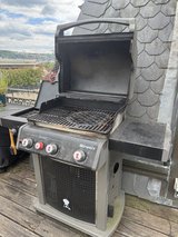 Weber Grill- 3 burner + sear/char burner + side burner for pots. in Stuttgart, GE