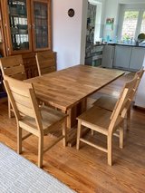 Beautiful Oak Dining room table plus 6 chairs in Stuttgart, GE
