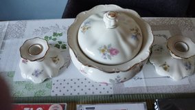 Three-piece porcelain two candle holders and elegant bowl. in Grafenwoehr, GE