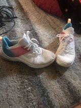 women Nike shoes size 8 in Naperville, Illinois