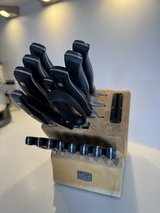 Knife Set w Sharpening Block in Stuttgart, GE