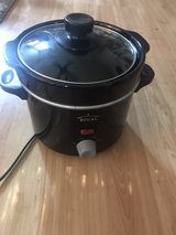 two 2 quarts slow cooker in Aurora, Illinois