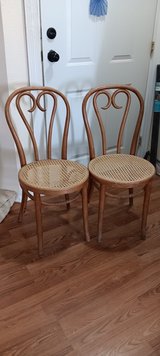 Set of 2 Vintage Wicker Chairs in Alamogordo, New Mexico