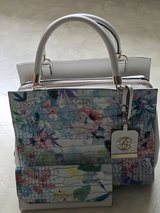 Guess Purse with matching Wallet in Ramstein, Germany
