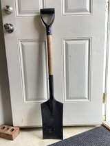Edging lawn garden shovel in Naperville, Illinois