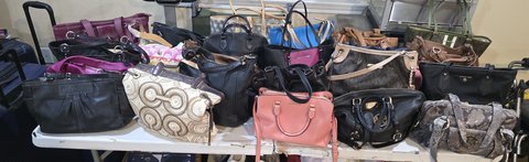 Purses purses and more purses choice in Alamogordo, New Mexico