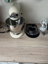 KitchenAid Artisan Stand Mixer Tan 220V in Ramstein, Germany