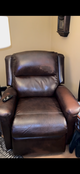 Leather electric lift chair in Lockport, Illinois