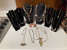 Plunder jewelry collection 10pc in Byron, Georgia