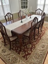 Dining Room Table and Chairs in Glendale Heights, Illinois