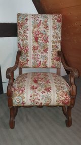 Large Louis XIII armchair circa 1880 in solid walnut in Stuttgart, GE