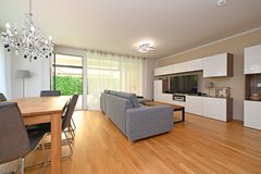 Elegant and high quality 3 Bedroom, 2 Bath apartment with Garden & Garage – 10min Panzer, 20min ... in Stuttgart, GE