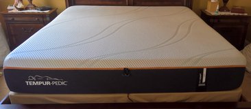 Tempurpedic Pro Adapt Firm King size mattress. in Warner Robins, Georgia