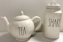 Like New! Rae Dunn Set - lg Teapot w/ Lid & Share Canister in New Lenox, Illinois