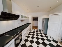 Urban living in historical building with high ceilings, close to the KTown City park/train stati... in Ramstein, Germany