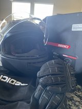 Sedici Strada II Helmet + Gloves in Travis AFB, California