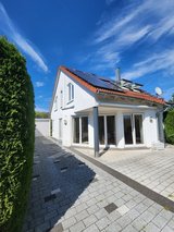 Spacious Semi-Detached House in Wolfschlugen – 4 Rooms, Garage, 2 Bathrooms 130qm/1400sqft in Stuttgart, GE