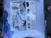 Eight piece king comforter set in Naperville, Illinois