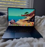 Apple MacBook Air 13.6” – M2 Chip – 16GB RAM / 1TB SSD – Like New – With Box & Charger in Chicago, Illinois