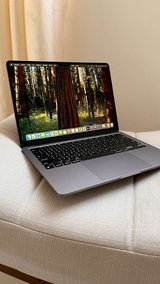 Apple MacBook Air 13.6” – M3 Chip – 2TB SSD – Like New! in Chicago, Illinois