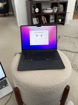 Apple MacBook Air 13.6” – M2 Chip – 1TB SSD – Like New in Chicago, Illinois