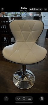 swiveled counter height chair set of (4) four in Warner Robins, Georgia
