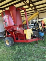 Ford/New Holland Grinder Mixer in Alexandria, Louisiana