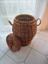pretty wicker basket with lid in Ramstein, Germany