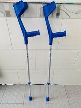 Almost new! 1 pair of crutches in Ramstein, Germany