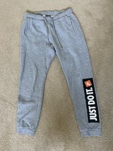 Nike Men’s Medium Joggers in Aurora, Illinois