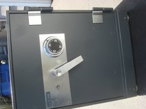 MELINK MODEL L00353892 FLOOR SAFE in Naperville, Illinois