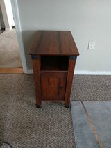 2 matching end tables in Alamogordo, New Mexico