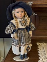 Very beautiful 40 cm porcelain doll with stand - Porcelain/ceramic doll in Spring, Texas