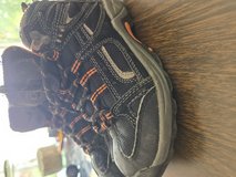 Sz 11 Toddler hiking boots in Lake of the Ozarks, Missouri