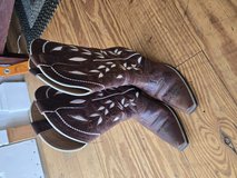 Womens 9.5 cowboy boots in Lake of the Ozarks, Missouri