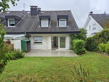 VIDEO: IDYLIC & SPACIOUS LIVING! Charming semi-detached house with secluded garden *Dog allowed* in Wiesbaden, GE