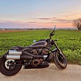 2023 Harley Sportster S W/ ~1400 MILES AND ~$3800 worth of extras / Warranty 2028 in Wiesbaden, GE
